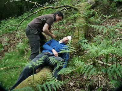 Treating a head injury outdoors